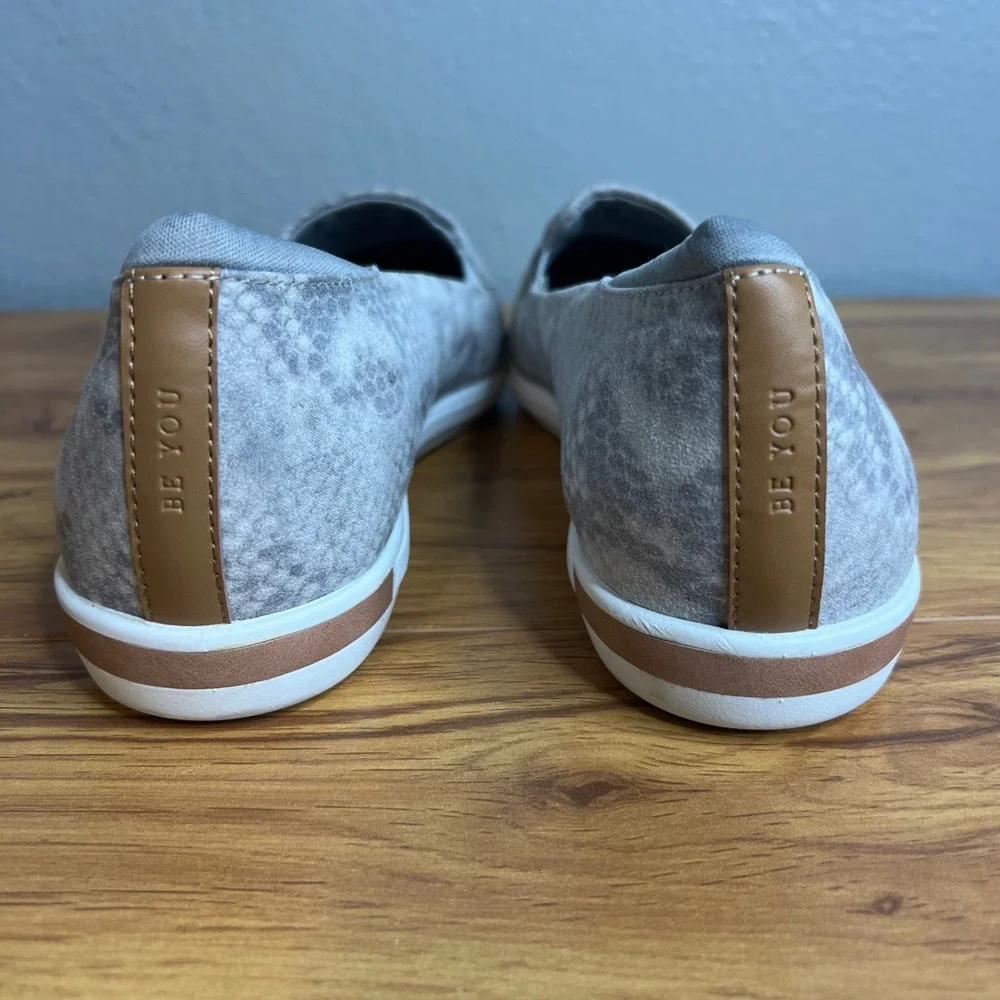Dr SchollsSlip On‎ Flats Shoes Women Size 9 Comfort Gray Snake Skin Print NEW